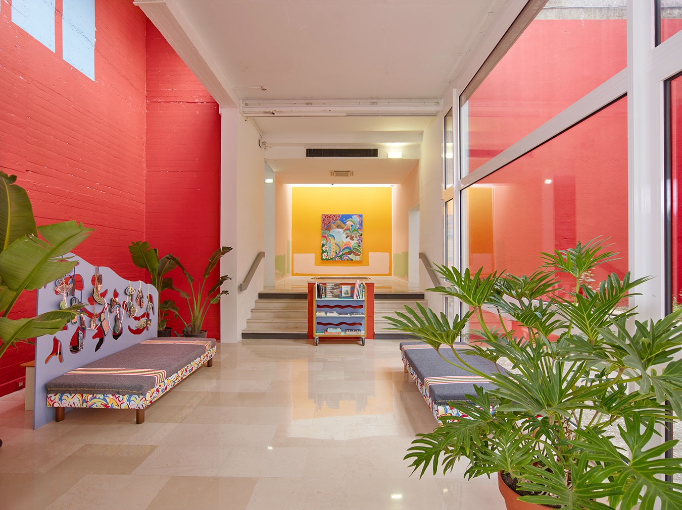 Se empe&ntilde;aban en tapar las grietas, pero las paredes segu&iacute;an sudando - Galerie CrèveCoeur