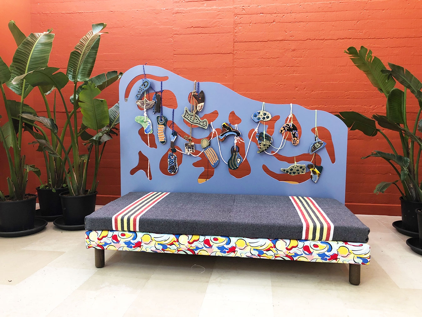 Se empe&ntilde;aban en tapar las grietas, pero las paredes segu&iacute;an sudando - Galerie CrèveCoeur